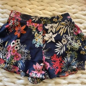 Women’s Zara navy flower shorts size M